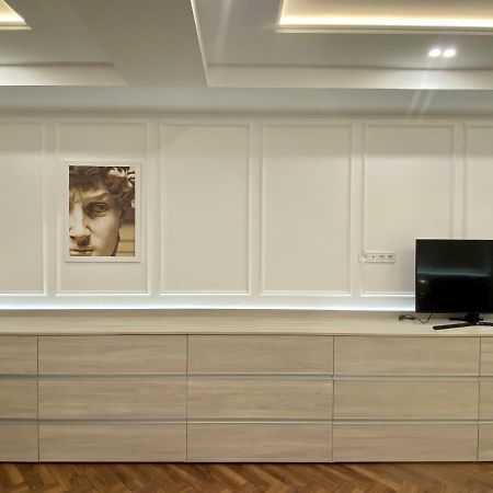 Modern Classic 2 Bedroom Apartment Near Most City Dnipro Exterior photo