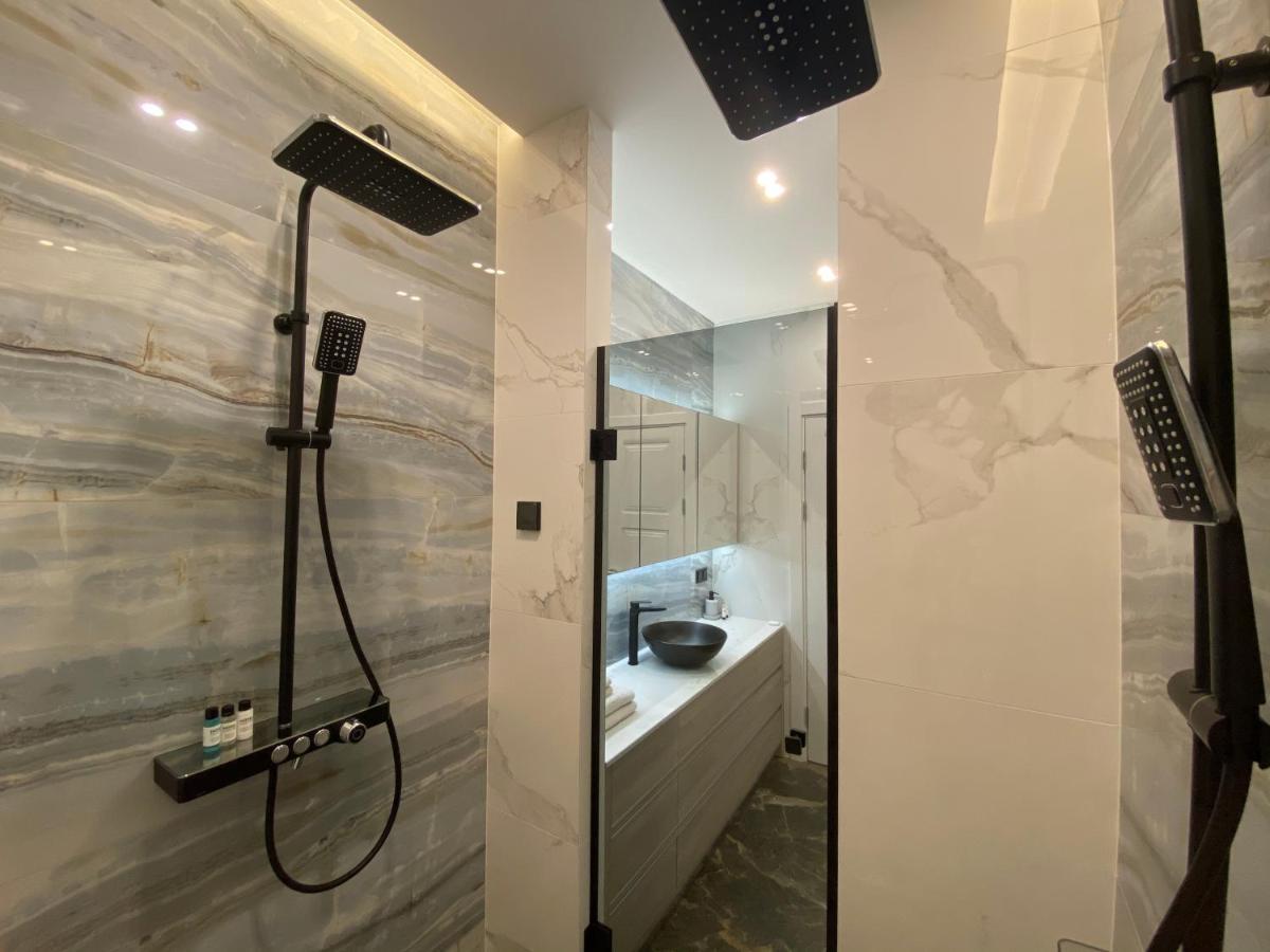 Modern Classic 2 Bedroom Apartment Near Most City Dnipro Exterior photo